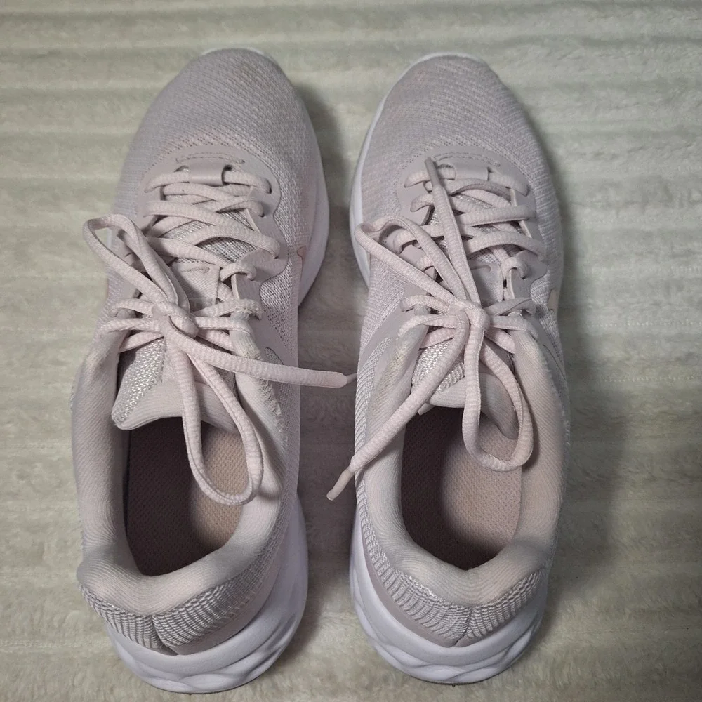 Nike Revolution 6 Running Shoe Sneaker Womens 7.5 Pale Pink Lightweight Comfort